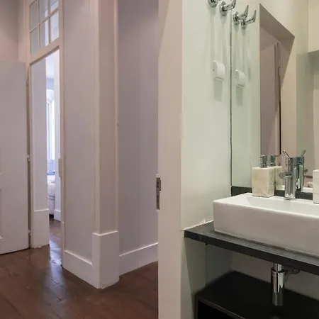 Lovelystay Downtown Dom Duarte Apartment
